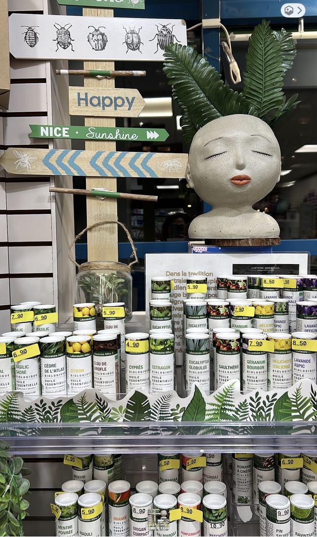 Rayon aromathérapie et huiles essentielles biologiques à la Pharmacie Issy Epinettes